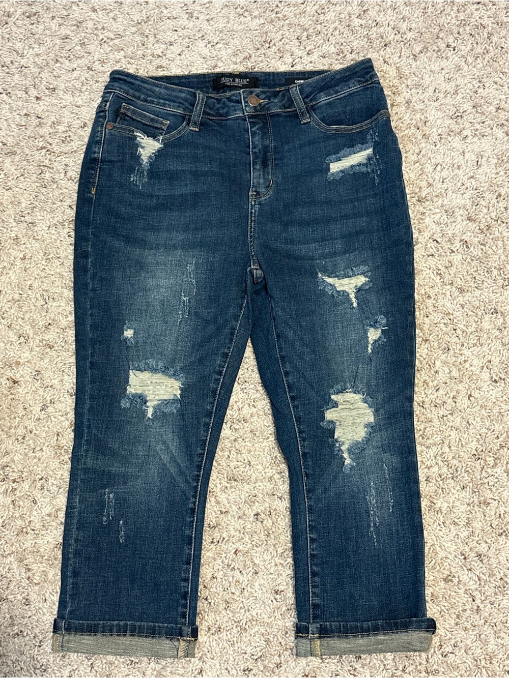 Judy Blue Distressed Capri Fit Dark Wash Stretch Denim 11/30 EUC Cuffed Hems